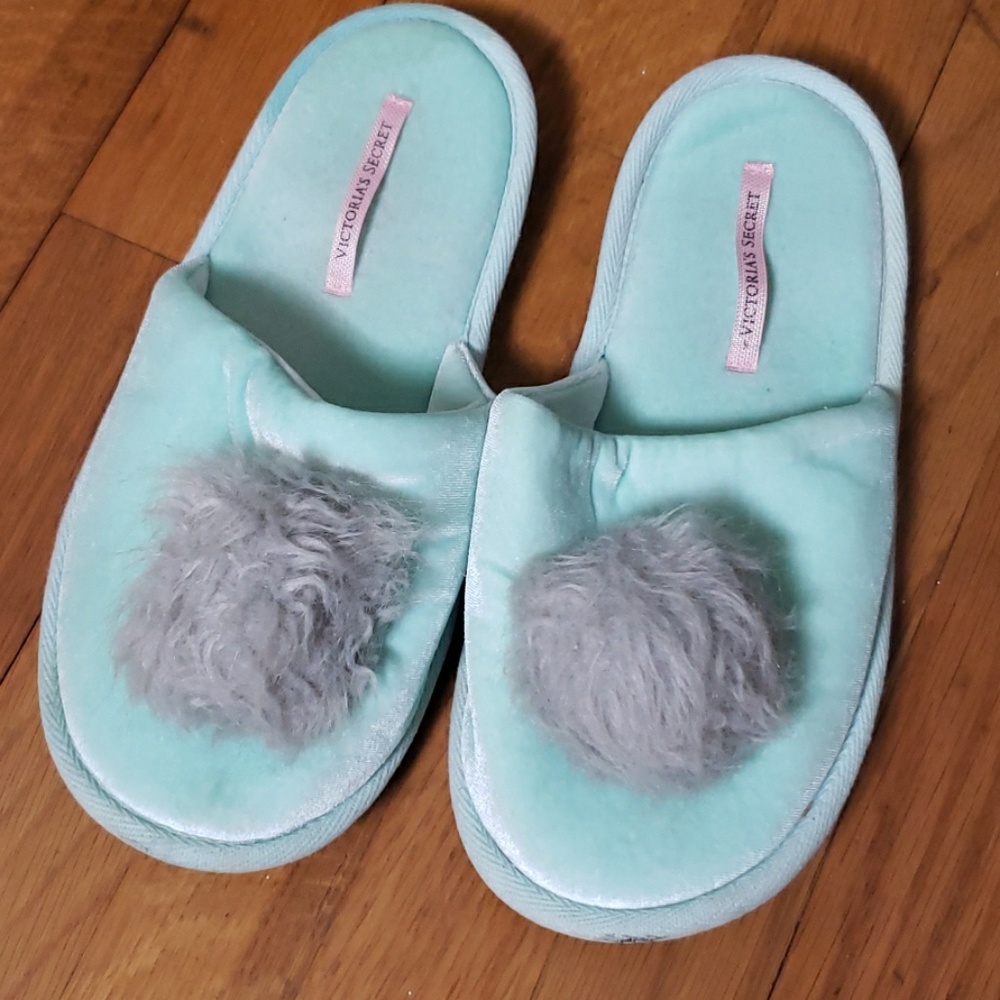 Victorias secret Womens Blue Slip On PomPom slippers Size Large